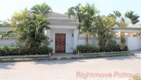 3 Beds House For Rent In East Pattaya - Siam Royal View