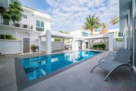 5 Beds House For Sale In Jomtien-Palm Oasis