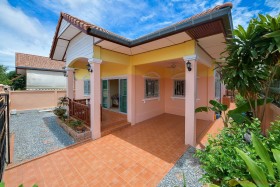 3 Beds House For Sale In East Pattaya - Classic Home 2