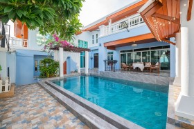 4 Beds House For Sale In Pratumnak-Not In A Village