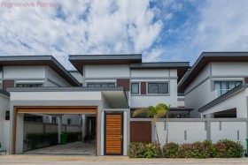 3 Beds House For Sale In Central Pattaya - Zensiri Midtown Villas
