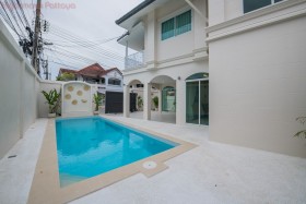 5 Beds House For Sale In East Pattaya - Country Club Villa