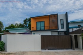 5 Beds House For Sale In East Pattaya - Not In A Village