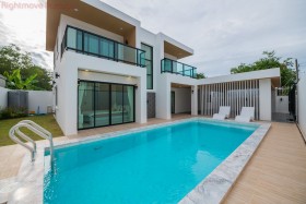 5 Beds House For Sale In Jomtien - Not In A Village