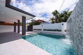 5 Beds House For Sale In East Pattaya-Eakmongkol 1