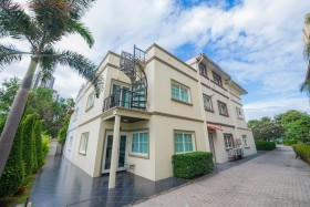 2 Beds House For Rent In Pratumnak