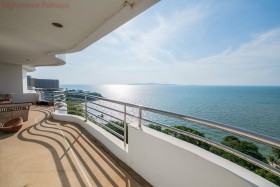 3 Beds Condo For Sale In Pratumnak - Royal Cliff Garden