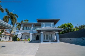 5 Beds House For Sale In East Pattaya - Not In A Village