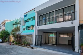 4 Beds House For Sale In Thappraya - Not In A Village