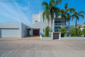 5 Beds House For Sale In East Pattaya - Santa Maria