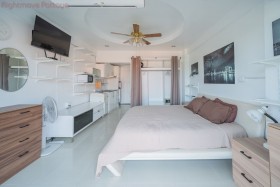 Studio Condo For Sale In Pratumnak - Sombat Condo View